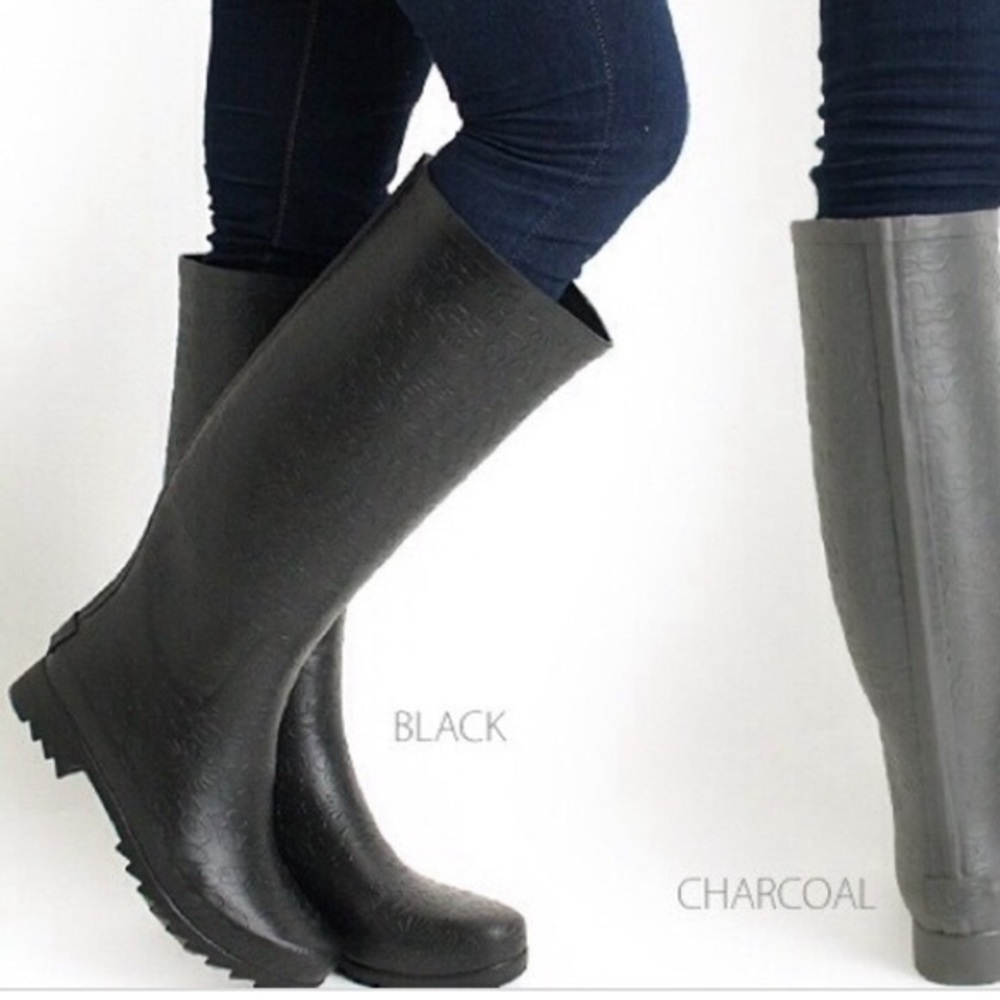 NWT UGG rain boots